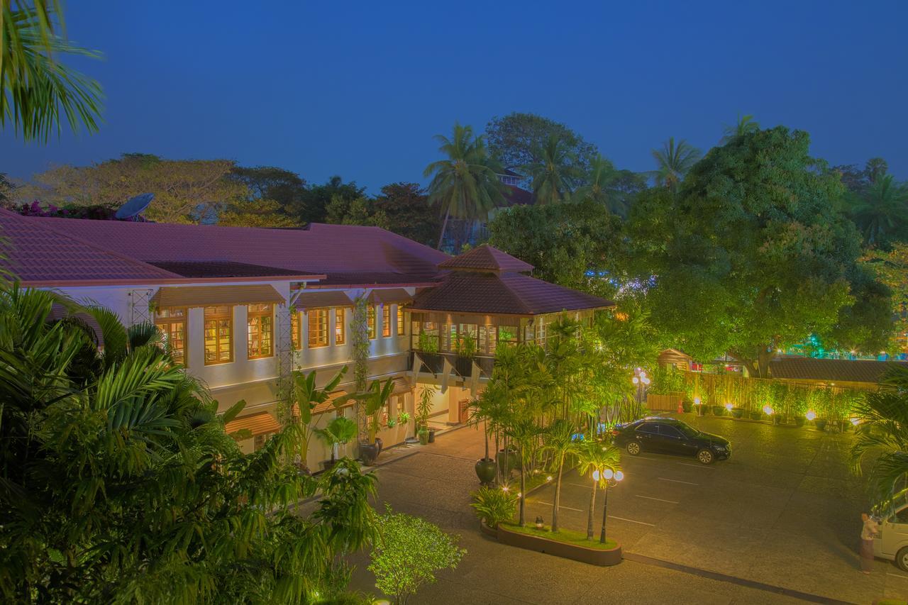 Savoy Hotel Yangon Exterior foto